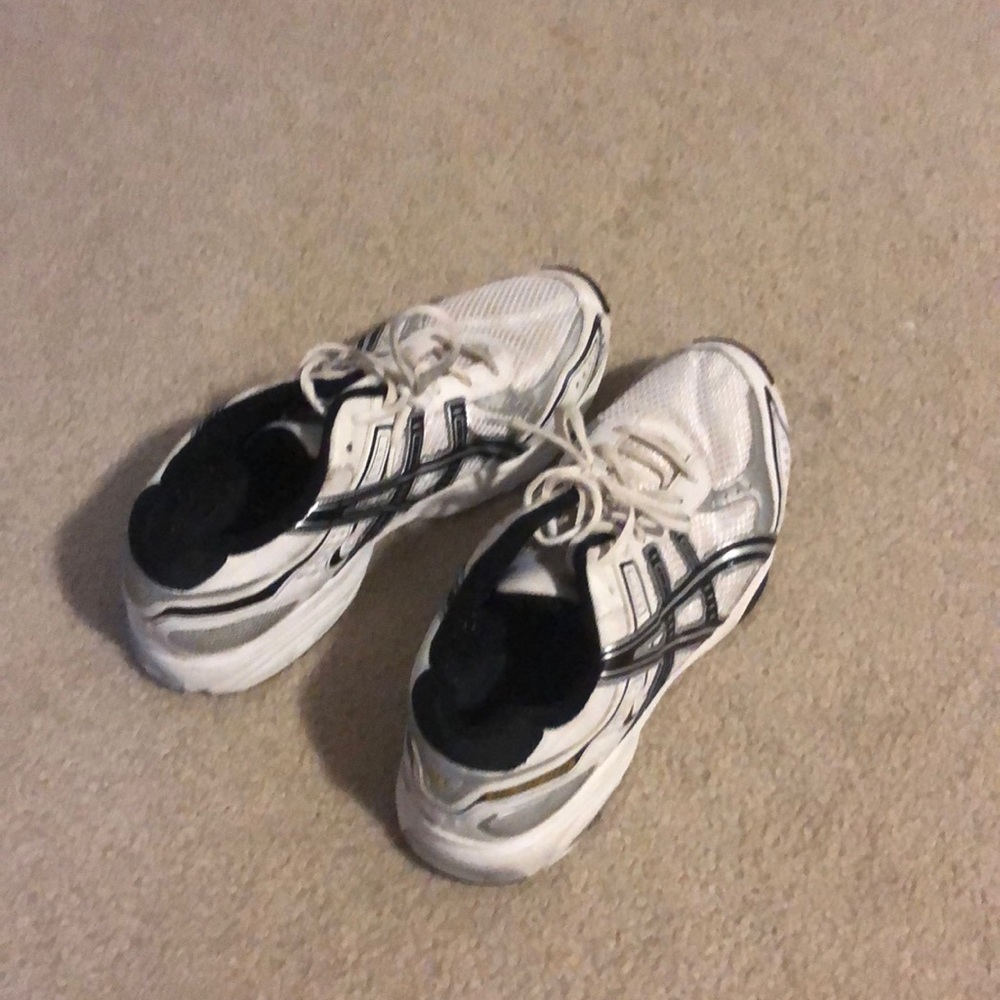 Men’s running shoes. Size 11